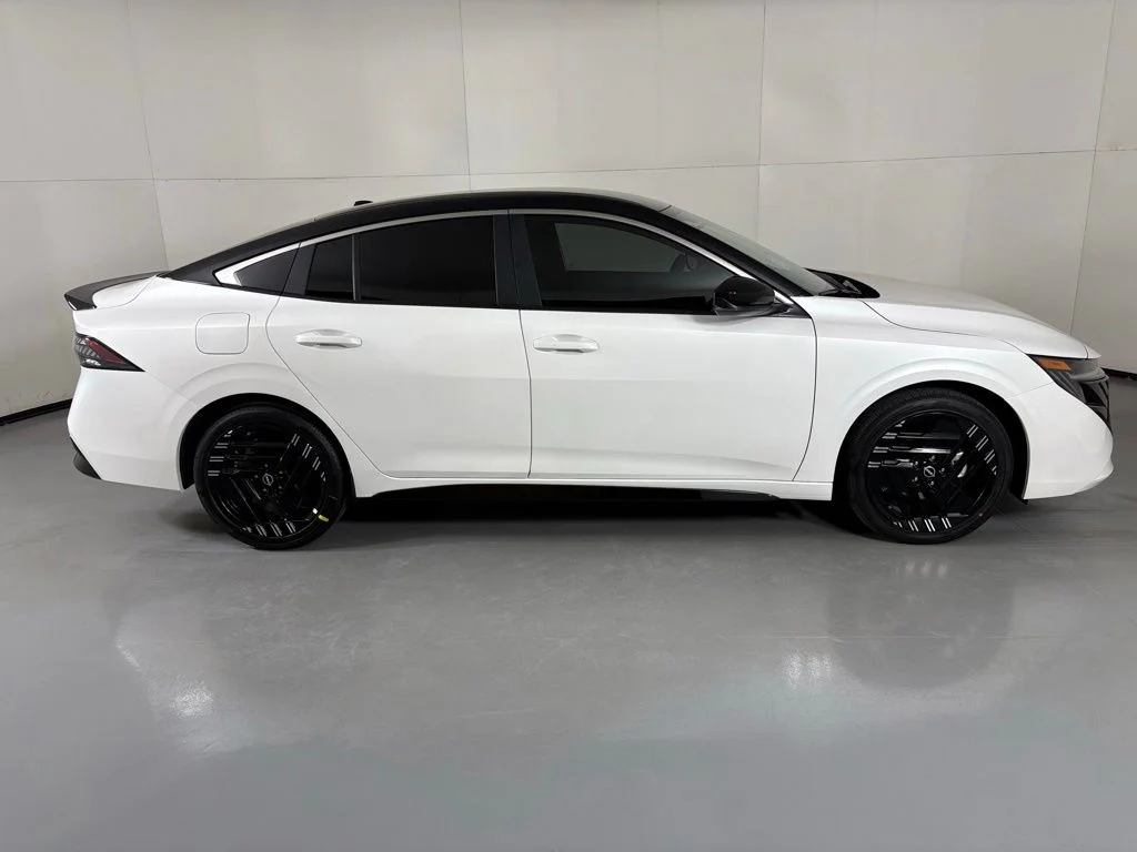 New 2026 Aspen White TriCoat / Super Black Two-tone Nissan SR image 10