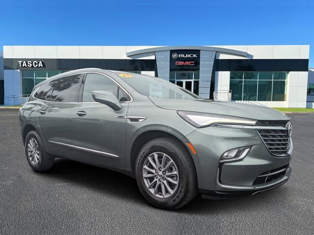 2023 Buick Enclave Essence's photo
