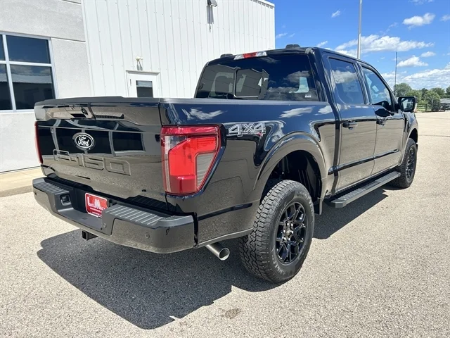 New 2026 Agate Black Metallic FORD XLT image 4