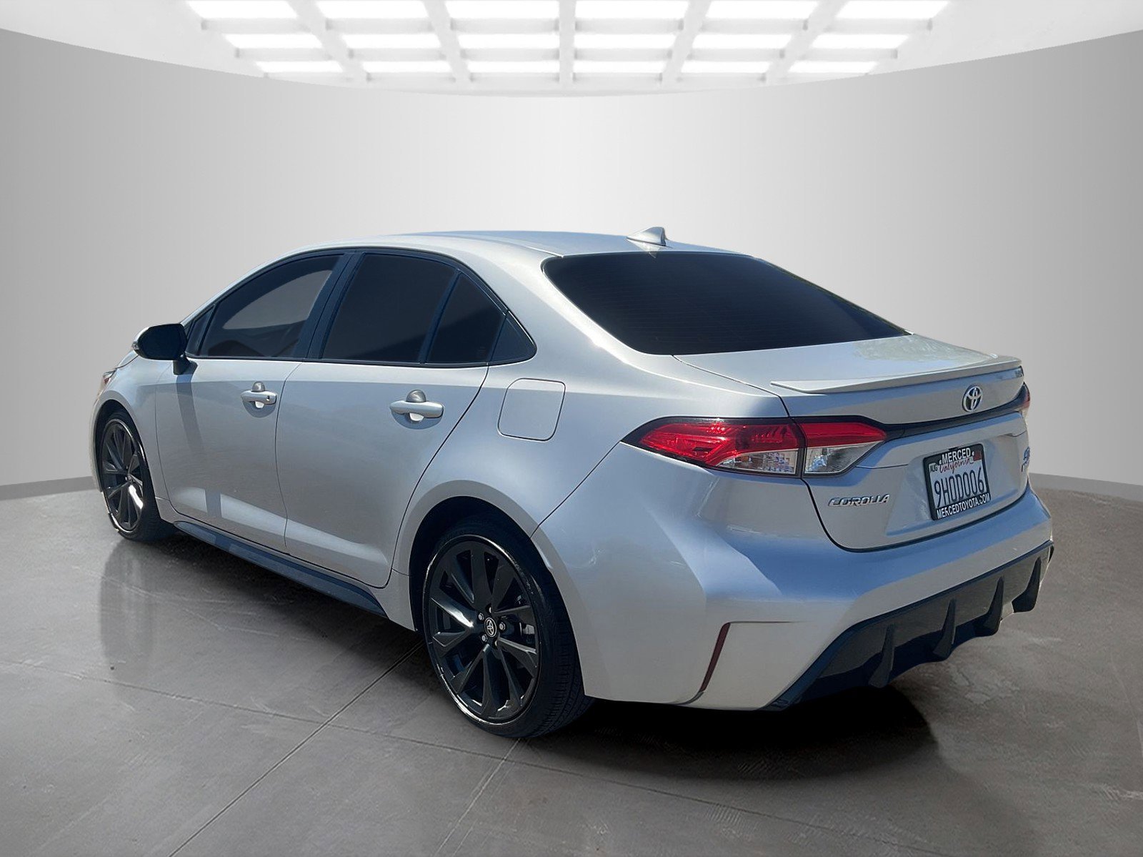 Certified Used 2023 Classic Silver Metallic Toyota SE image 3