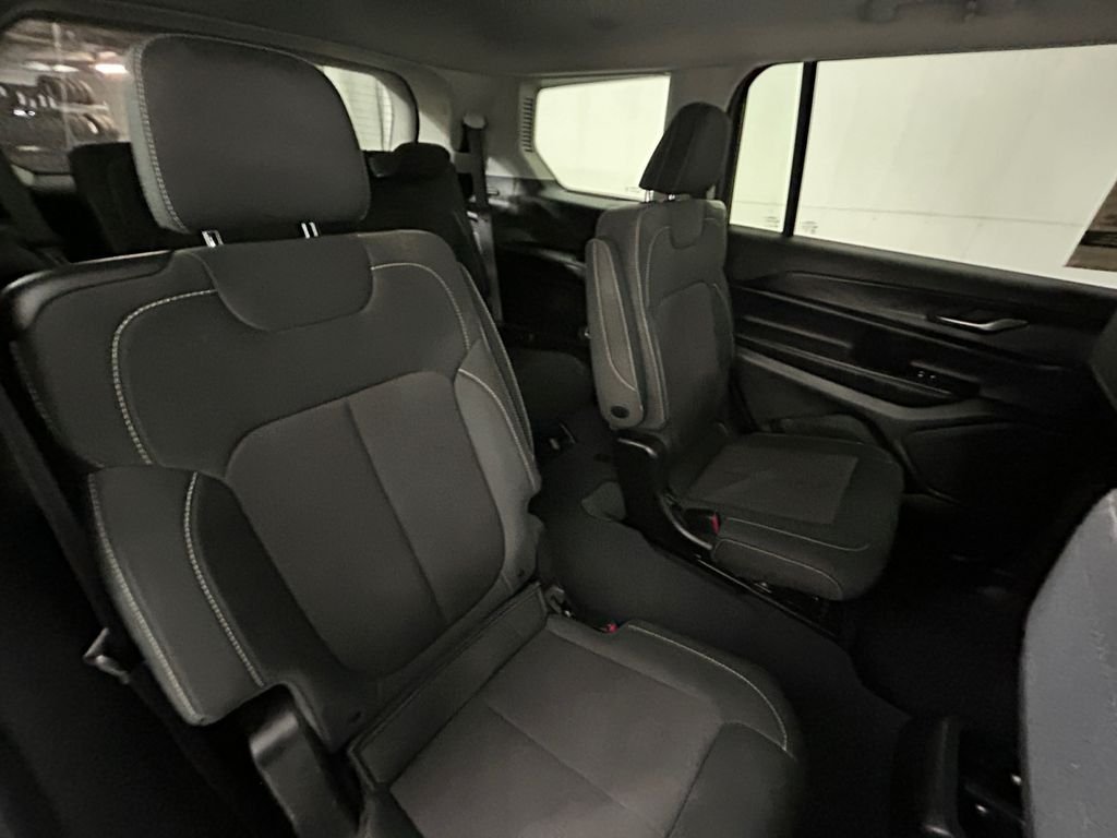 Used 2023 White Jeep Laredo image 17
