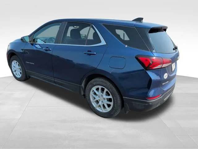 Used 2022 BLUE GLOW METALLIC Chevrolet LT image 3