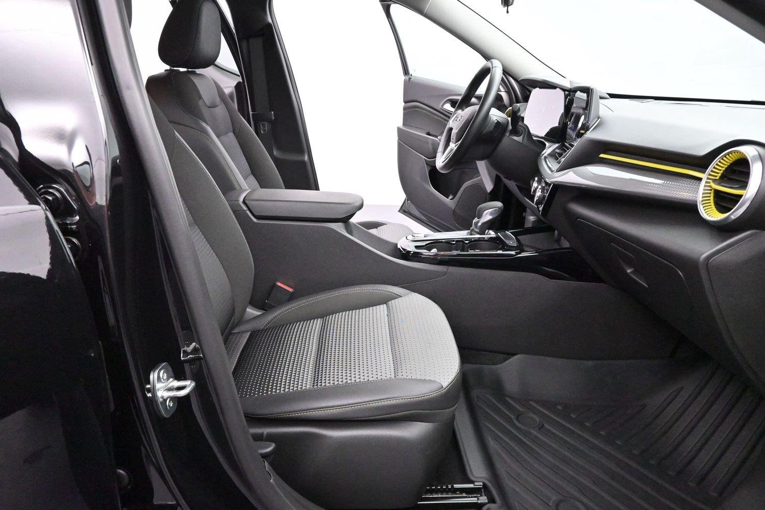 Used 2024 Mosaic Black Metallic Chevrolet LT image 29