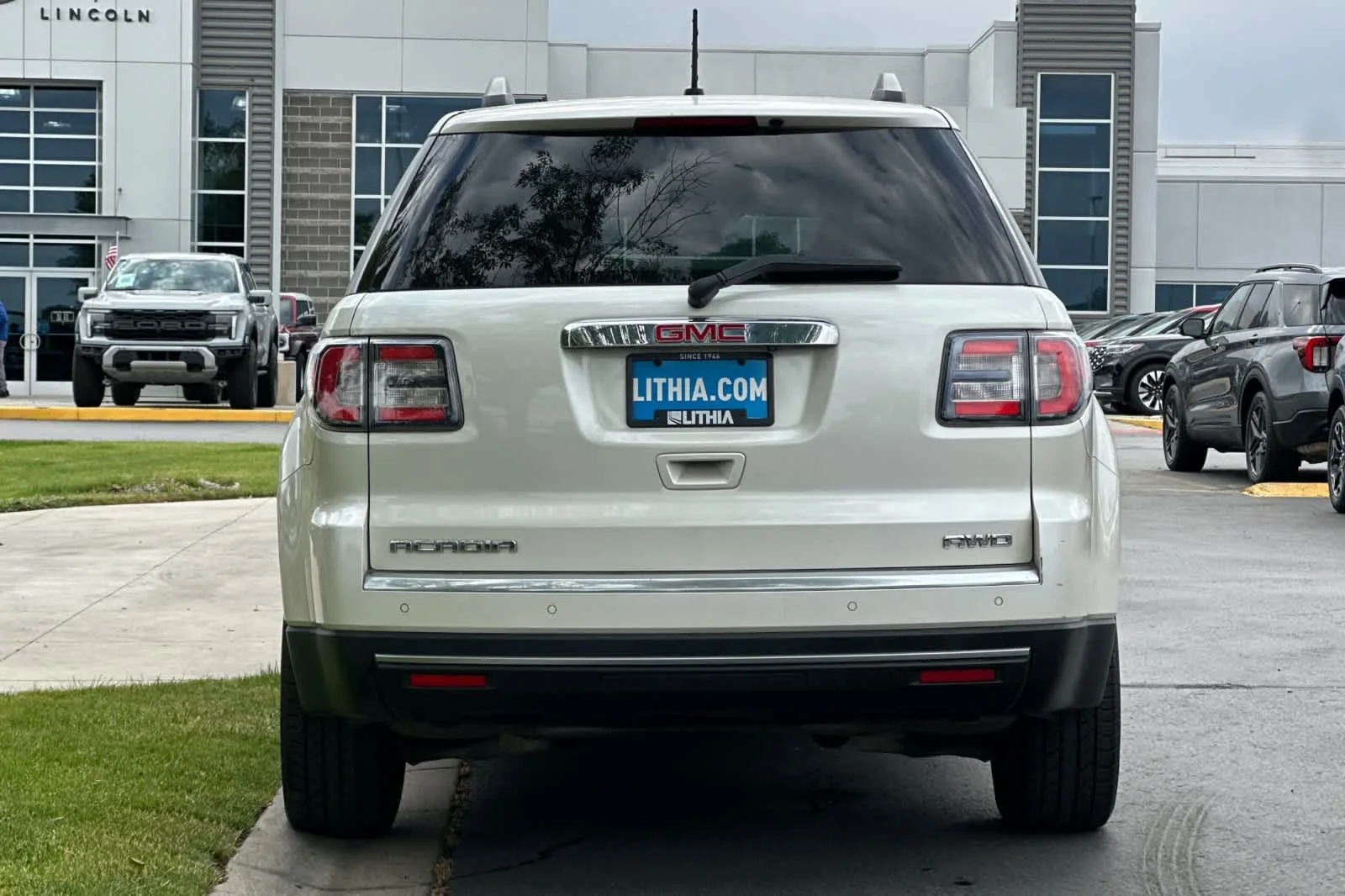 Used 2014 White Diamond Tricoat GMC SLT image 7