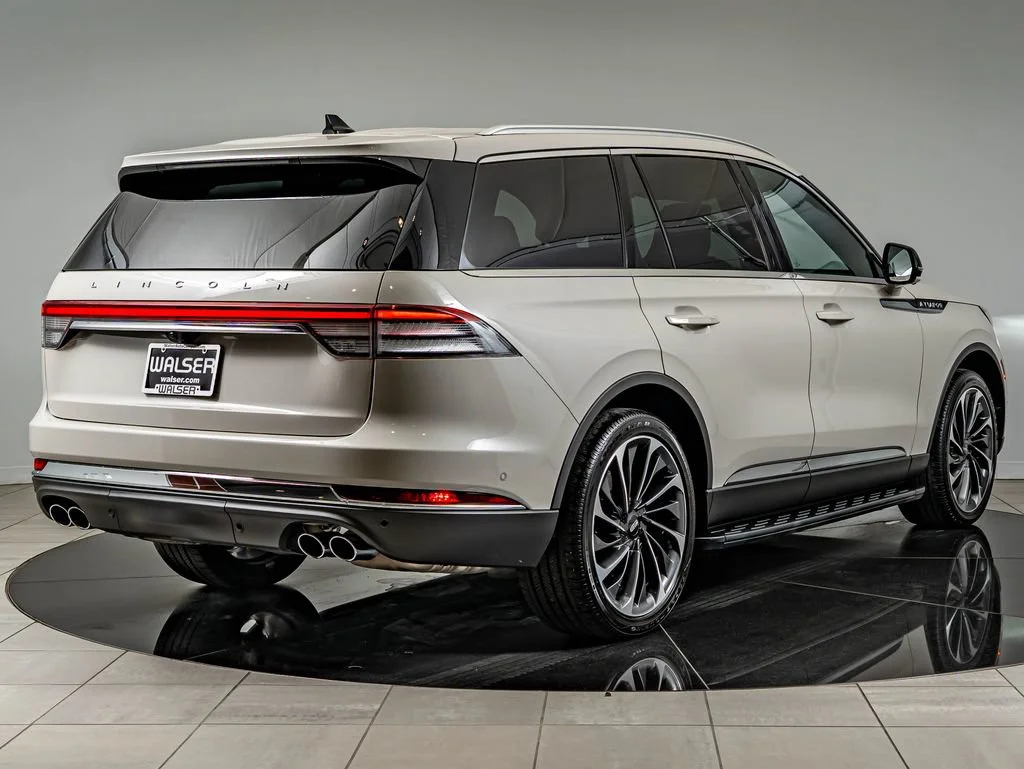 Used 2024 Ceramic Pearl Metallic Tri-Coat Lincoln Reserve image 5