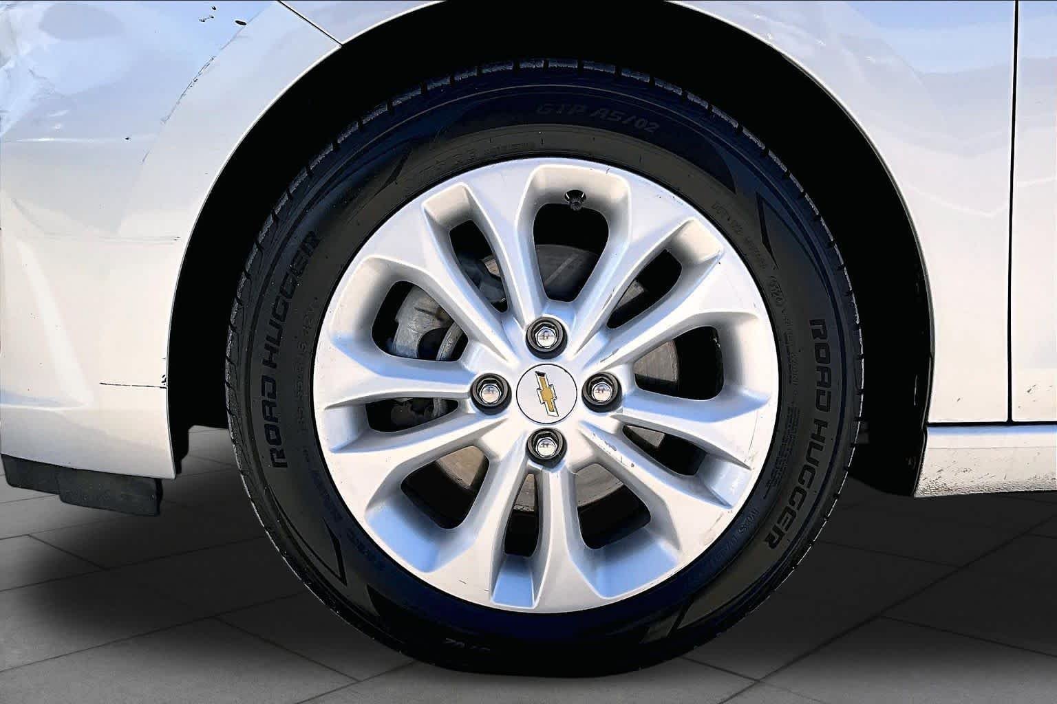 Used 2020 SILVER ICE METALLIC Chevrolet LT image 11