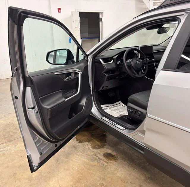 Certified Used 2025 SILVER SKY METALLIC Toyota  image 21