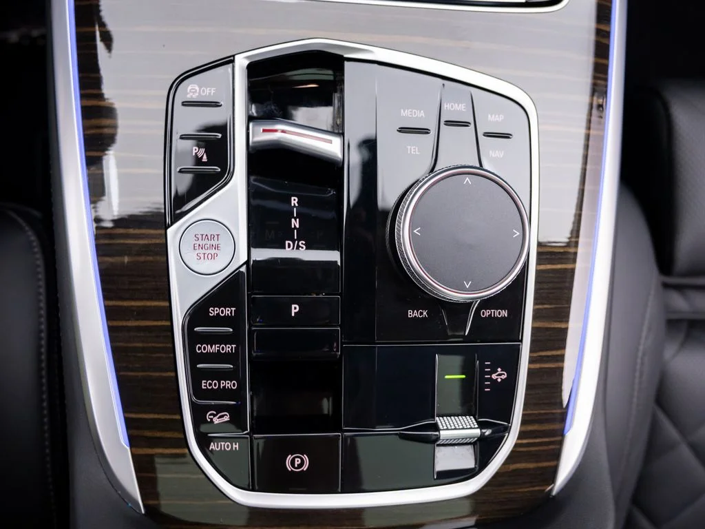 Used 2024 Gray BMW xDrive40i image 23