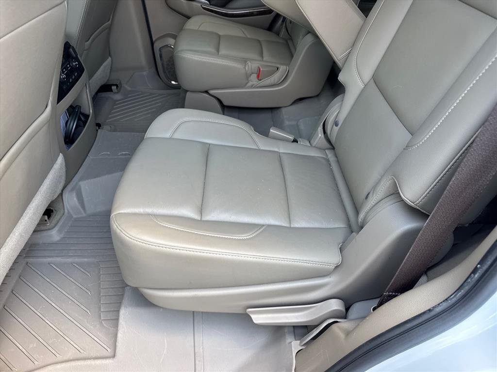 Used 2019 SUMMIT WHITE Chevrolet LT image 16