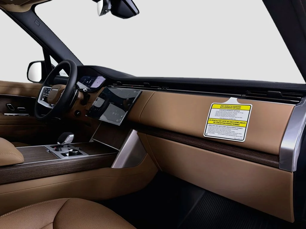 New 2027 Belgravia Green Land Rover SE image 31