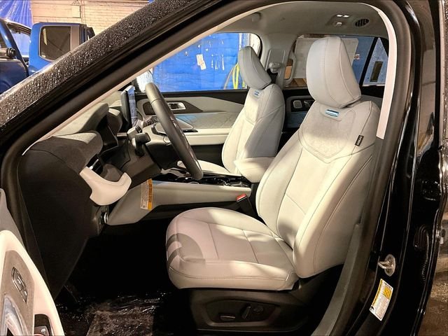 New 2026 Agate Black Metallic Ford Platinum image 25