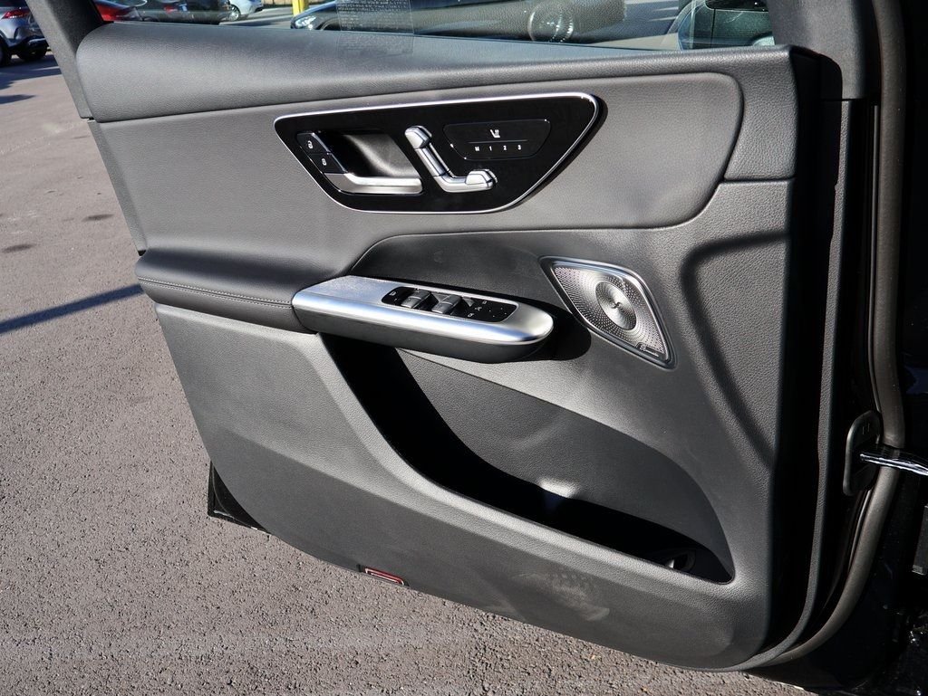 Used 2026 Black Mercedes-Benz GLC 300 image 37