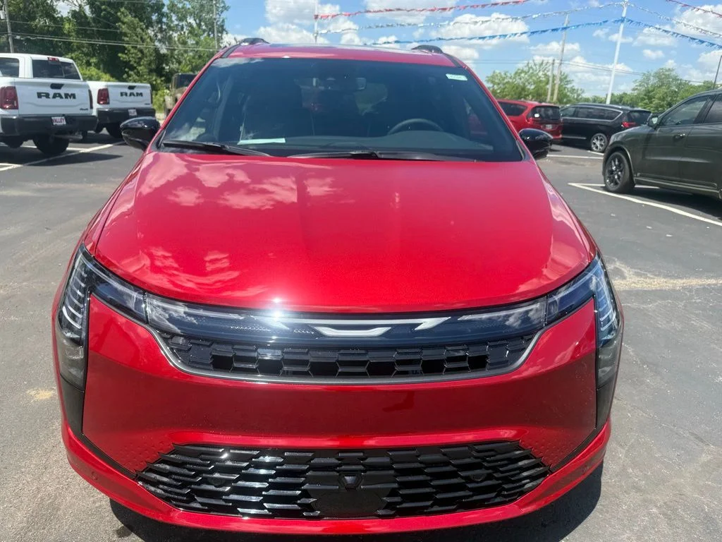 New 2027 Red Hot Pearl-Coat Exterior Paint Chrysler Limited image 9