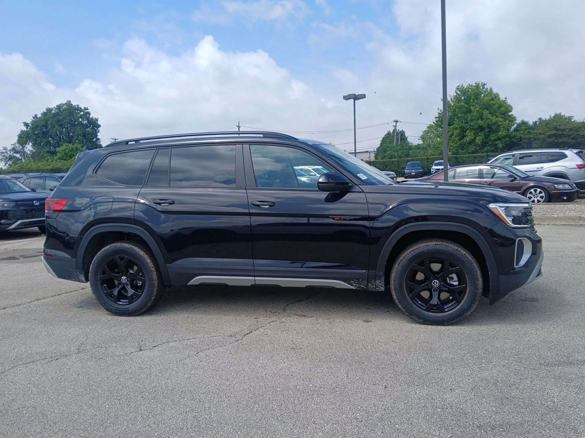 New 2026 Deep Black Pearl Volkswagen 2.0T Peak Edition image 3