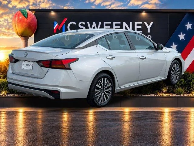 Used 2025  Nissan SV image 5