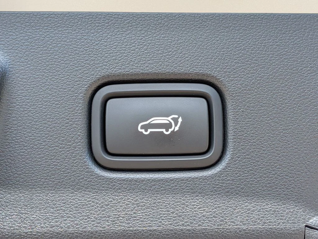 Used 2023 Silver Hyundai SEL image 28