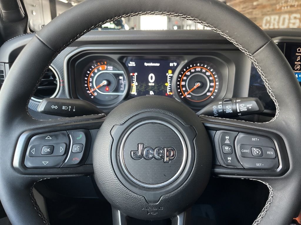 Used 2025 Bright White Clearcoat Jeep Rubicon X image 31