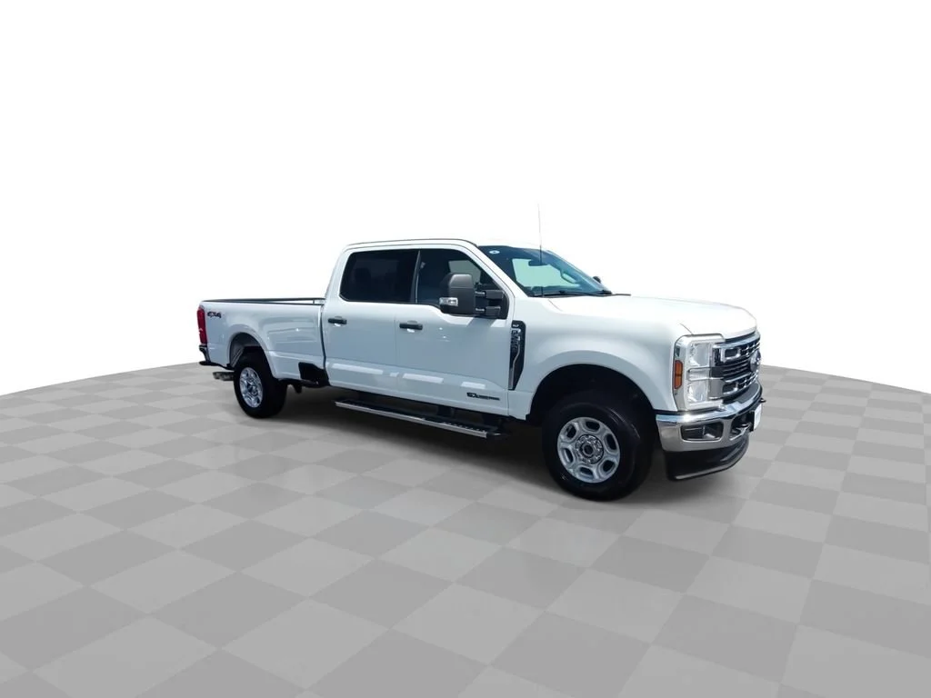 Used 2025 White Ford XL image 2