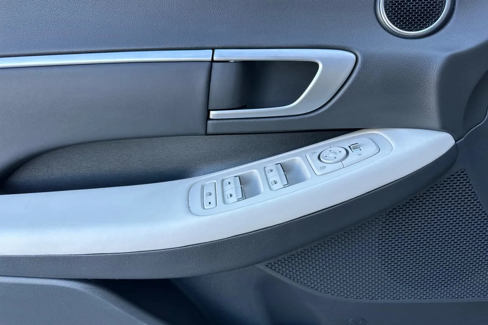 Certified Used 2025 Silver Hyundai SEL image 12