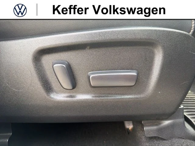 Used 2018 Blue Toyota XLE image 36