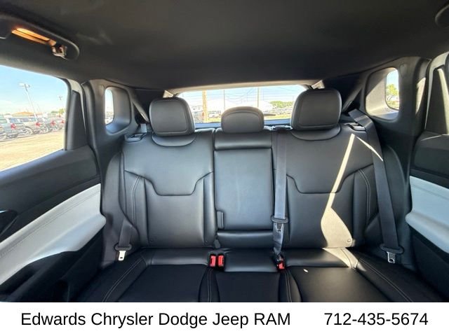 New 2026 Bright White Clear-Coat Exterior Paint Jeep Limited image 27