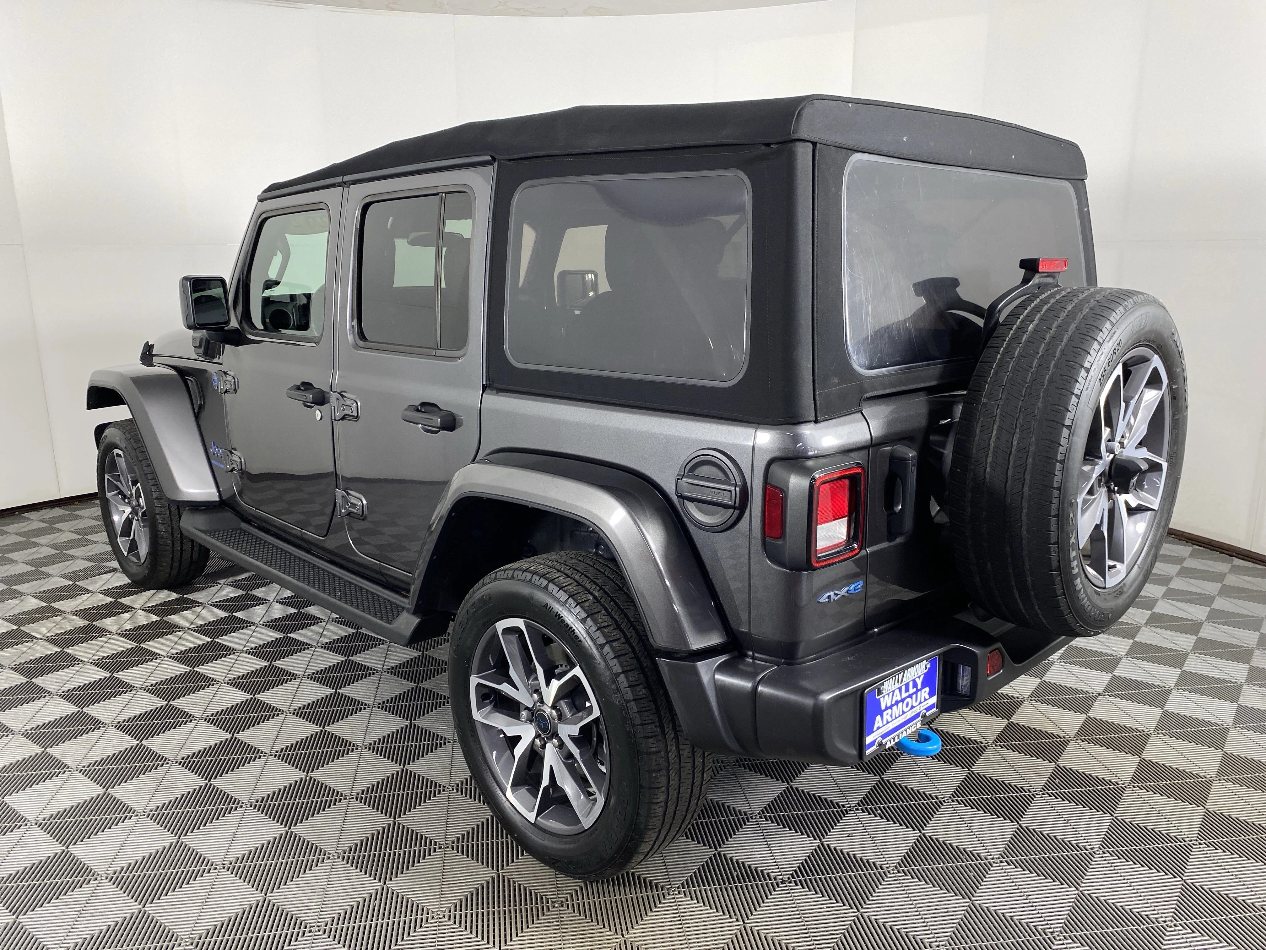 Used 2024 Granite Crystal Metallic Clearcoat Jeep Sport S image 9