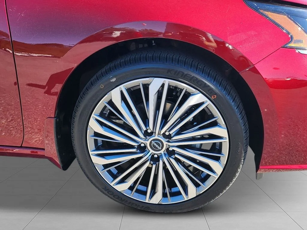 2025 Nissan Altima SL - Photo 9