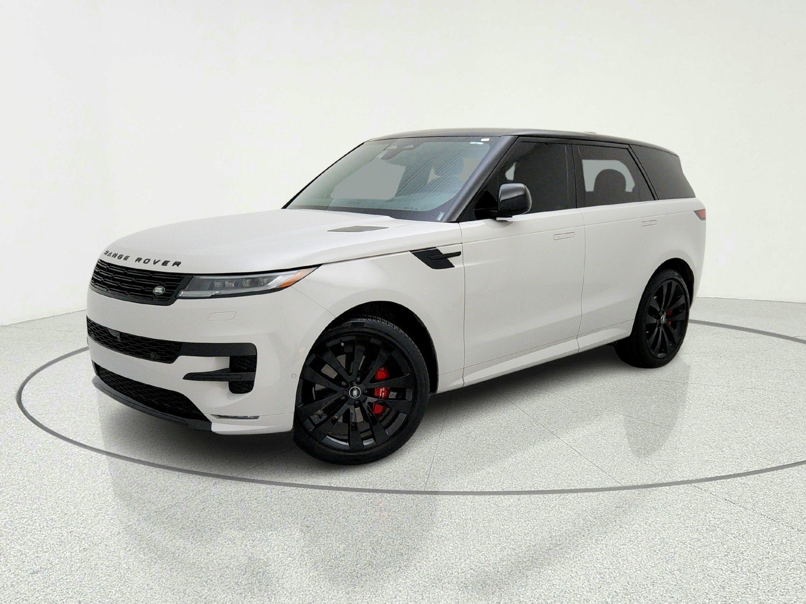 Used 2025 BORASCO GREY Land Rover Dynamic SE image 1