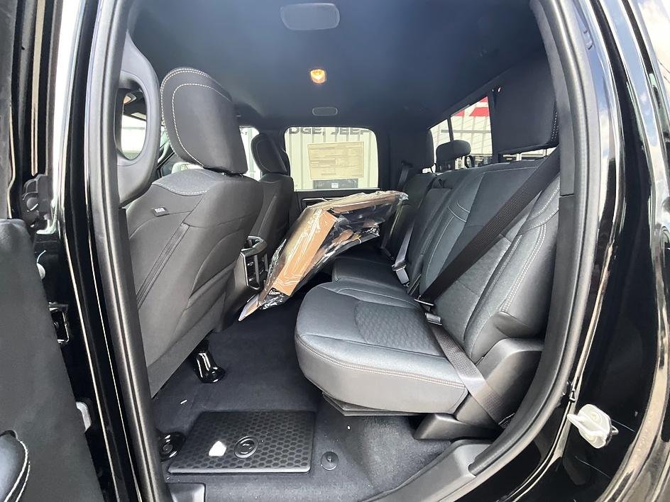 New 2026 Diamond Black Crystal Pearl-Coat Exterior Paint RAM Big Horn image 29