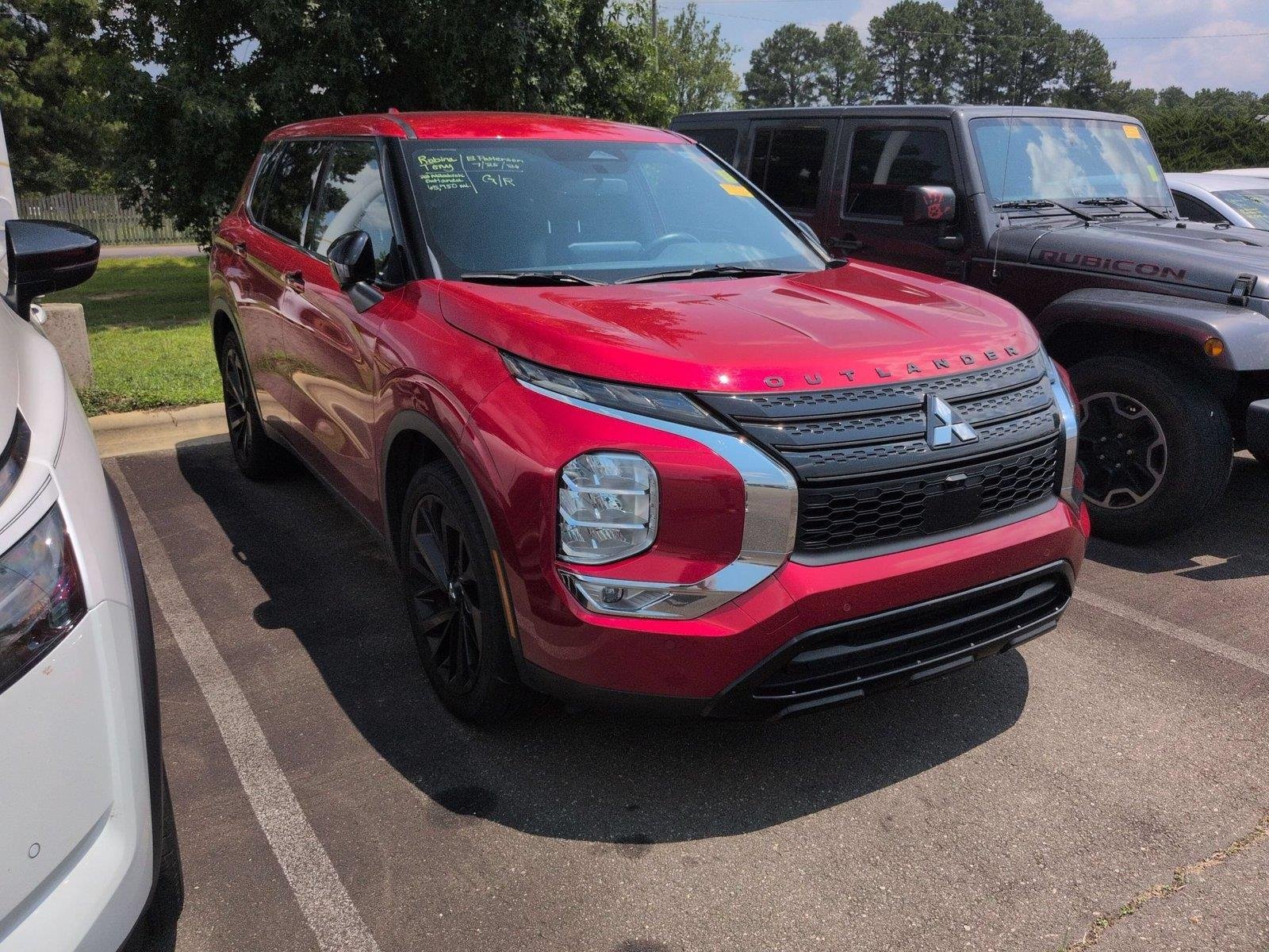 Used 2023 Red Diamond Mitsubishi SE Black Edition image 2