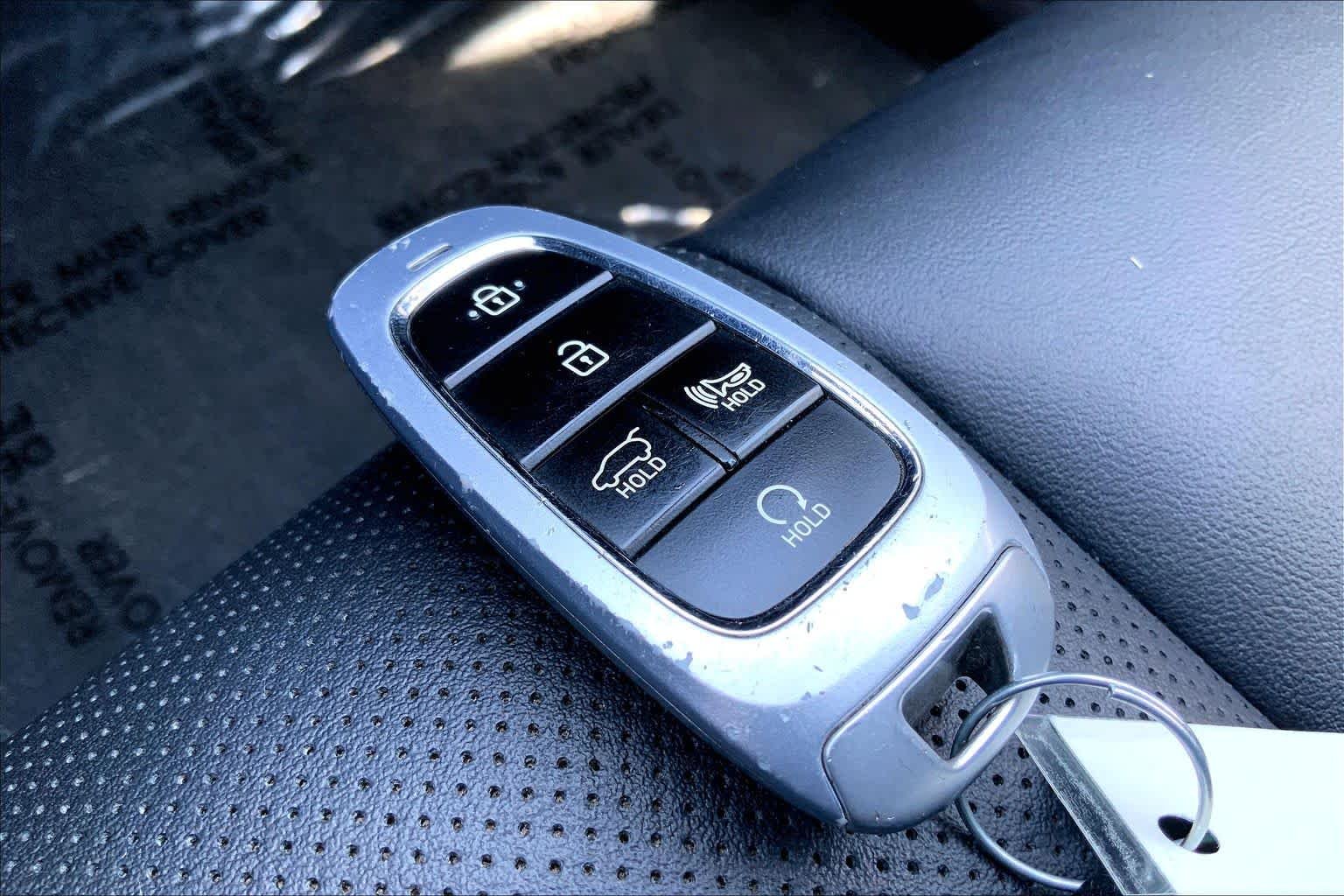 Used 2025 Hyper White Hyundai SEL image 14