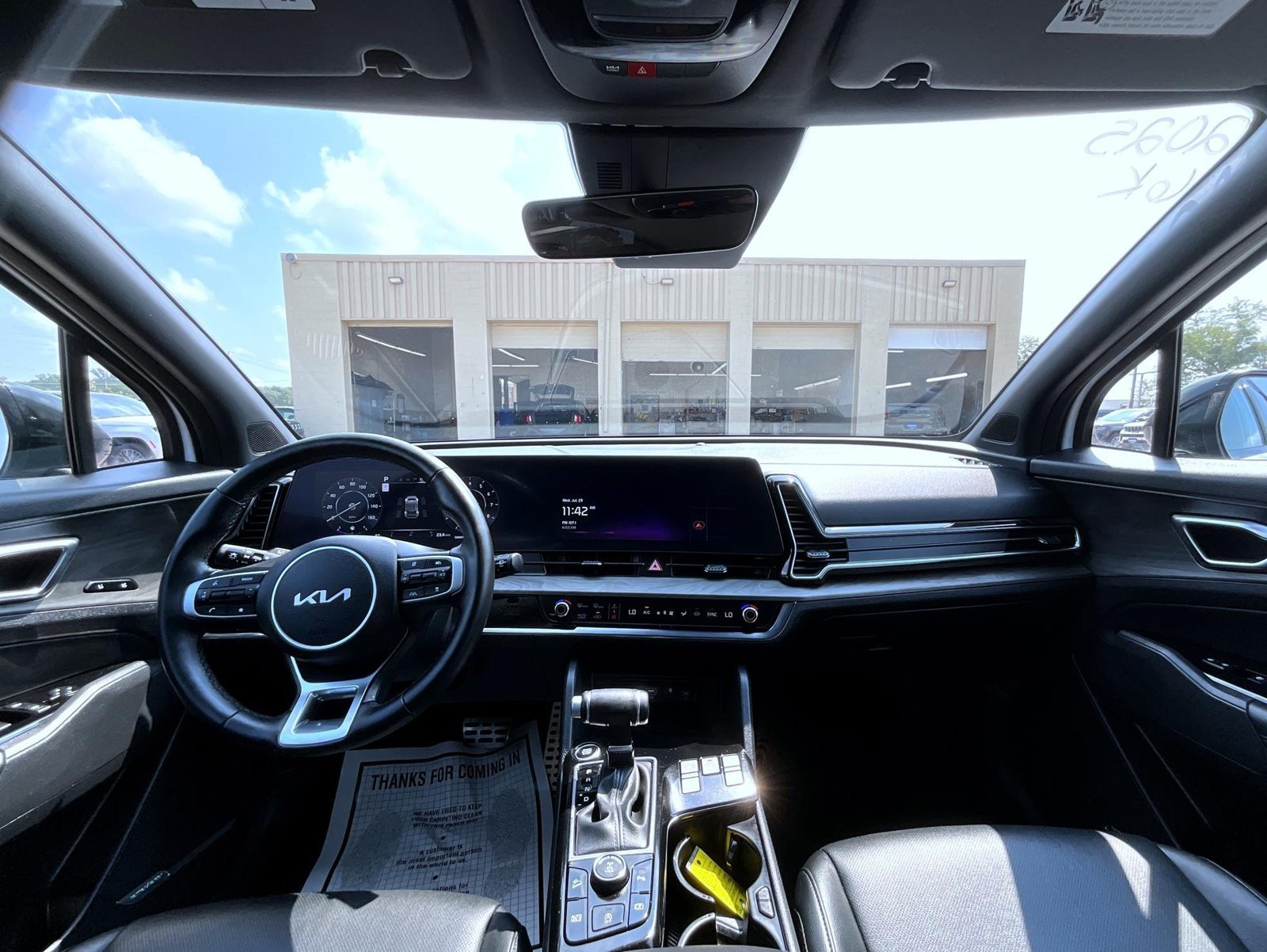 Used 2025 White Kia X-Pro Prestige image 15
