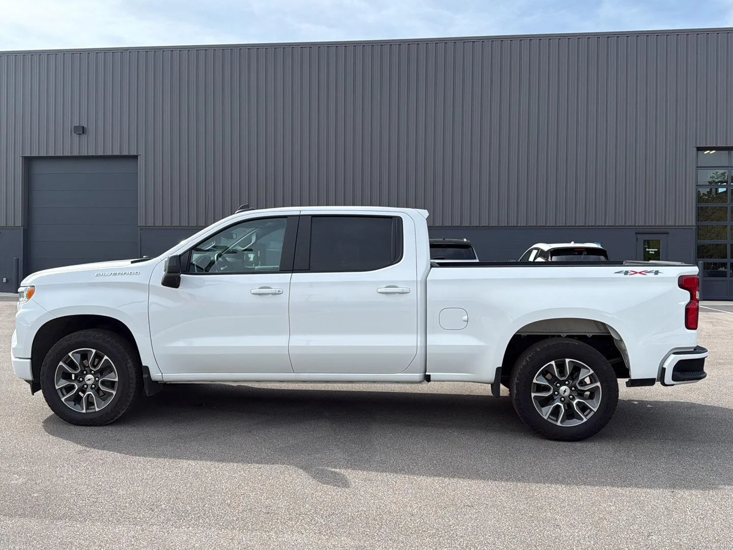 Used 2025 Summit White Chevrolet RST image 6