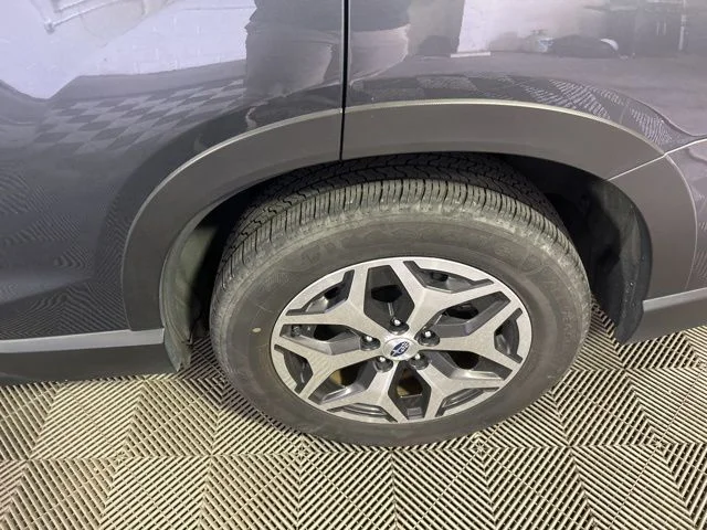 Used 2023 Gray Metallic Subaru Premium image 38