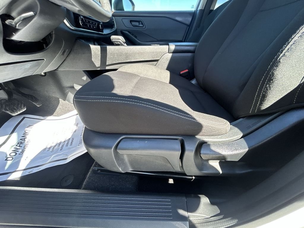 Used 2023 White Nissan S image 18