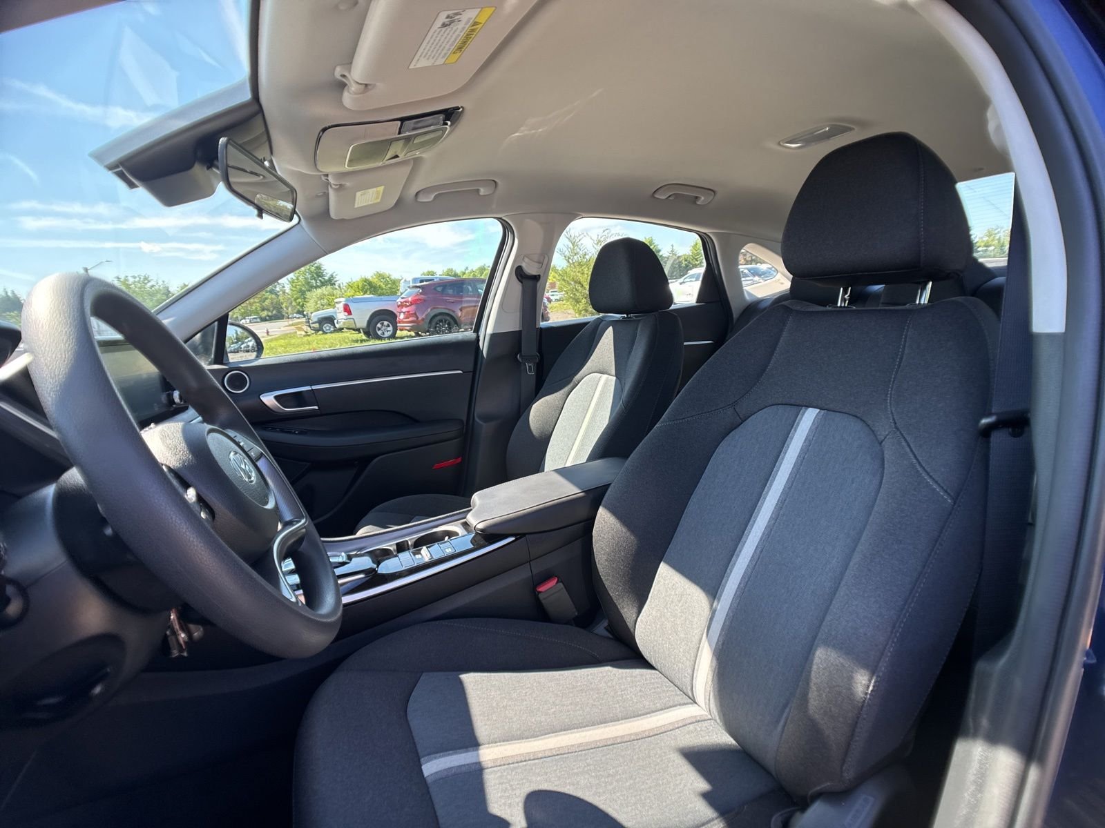Used 2021 Blue Hyundai SE image 10