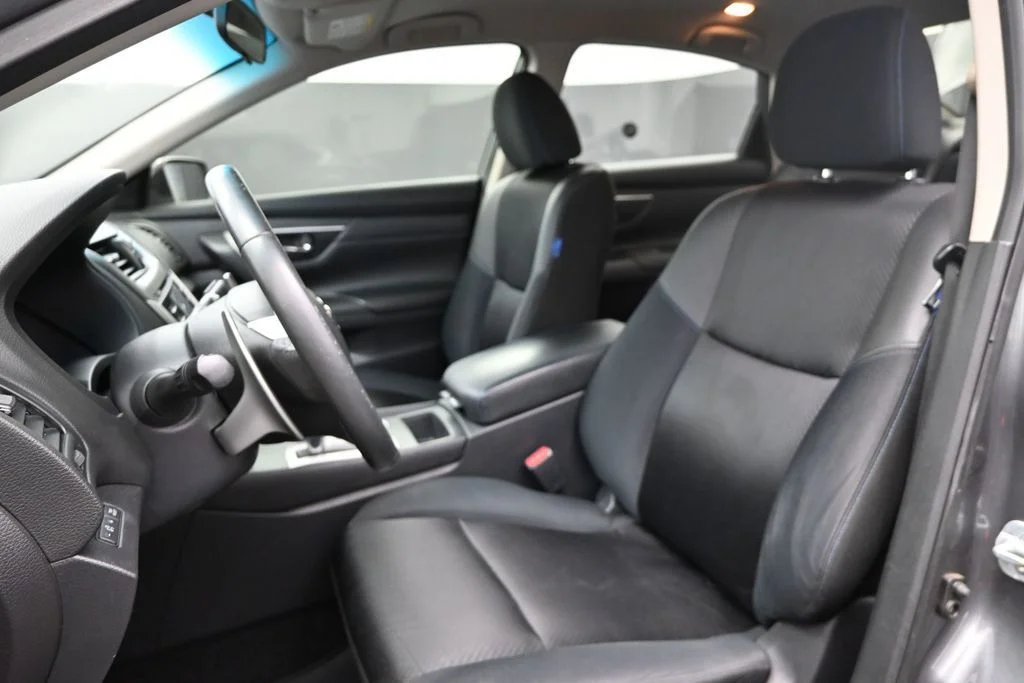 Used 2017 Gray Nissan 2.5 SR image 18