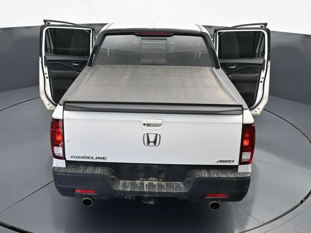 Used 2023 Platinum White Pearl Honda Black Edition image 39