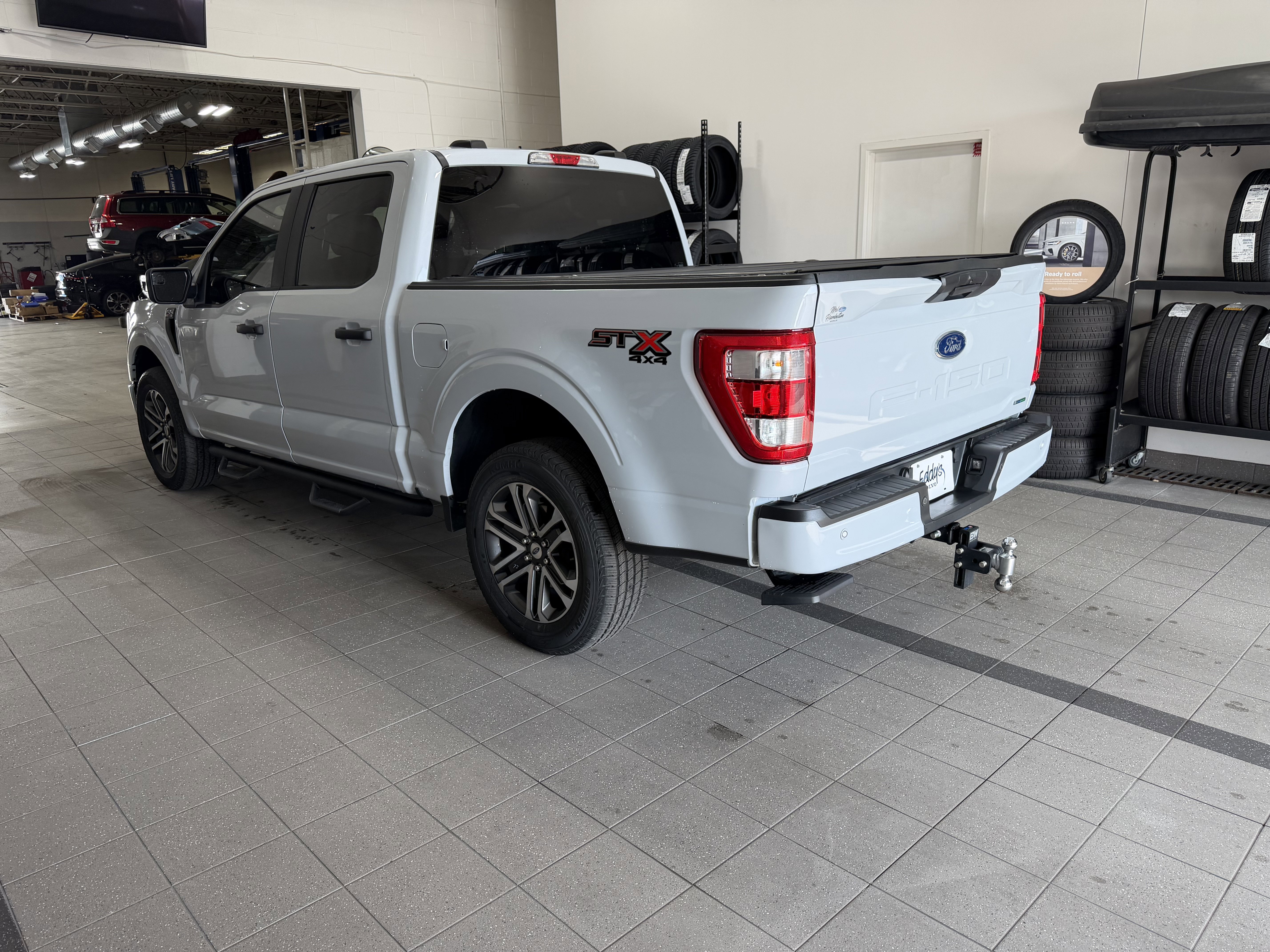 Used 2022 White Metallic Ford XL image 6
