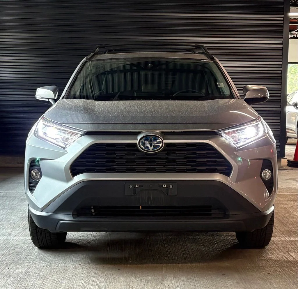 Used 2021 Silver Sky Metallic Toyota XLE image 6