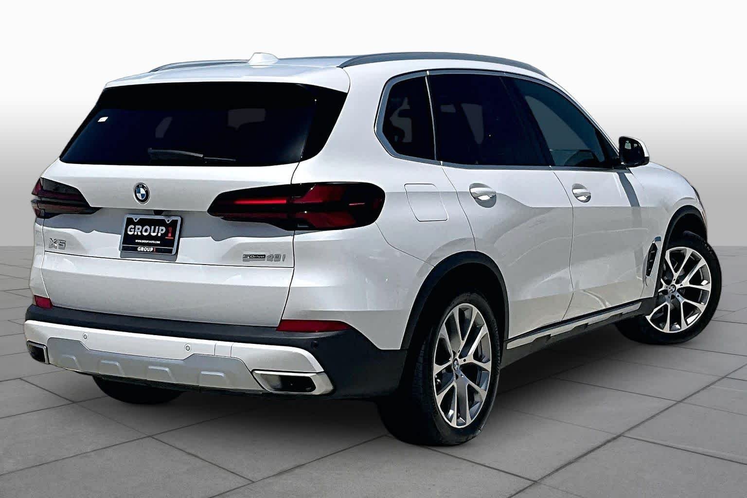 Used 2024 Mineral White Metallic BMW sDrive40i image 12