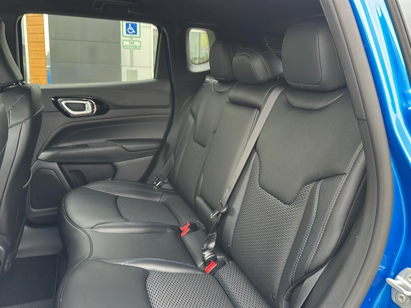 New 2026 Hydro Blue Pearlcoat Jeep Latitude Altitude image 23