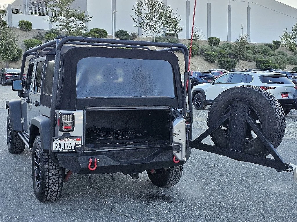 Used 2015 Silver Jeep Unlimited Rubicon image 11