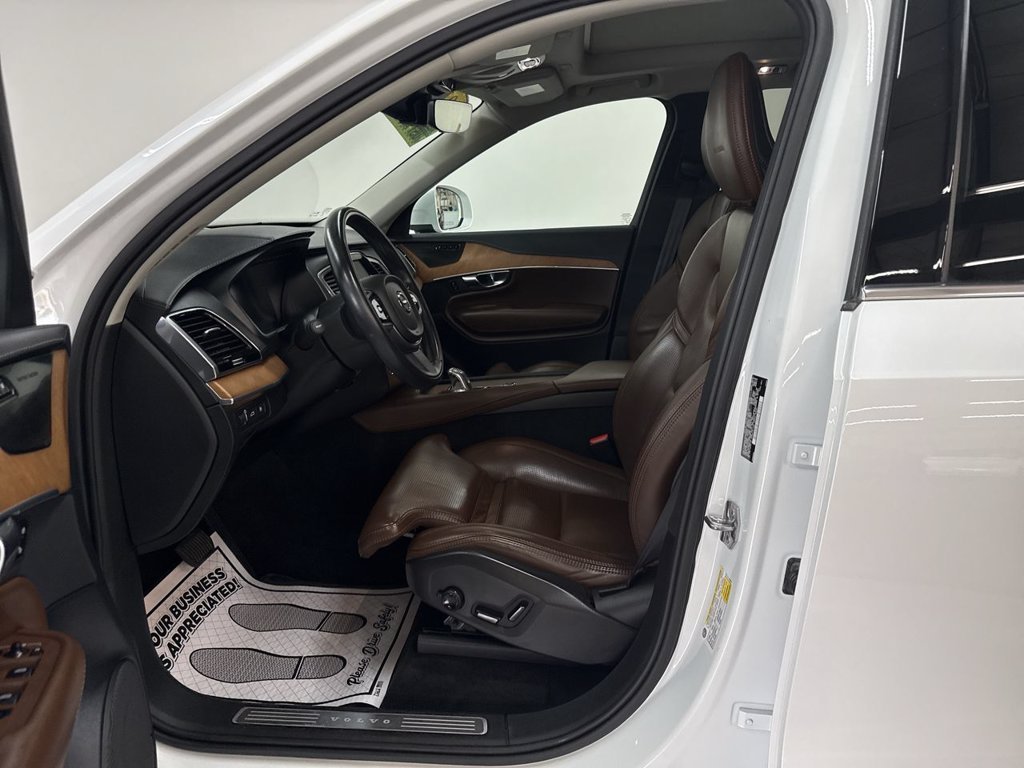 Used 2019 Crystal White Pearl Volvo T8 Inscription image 12