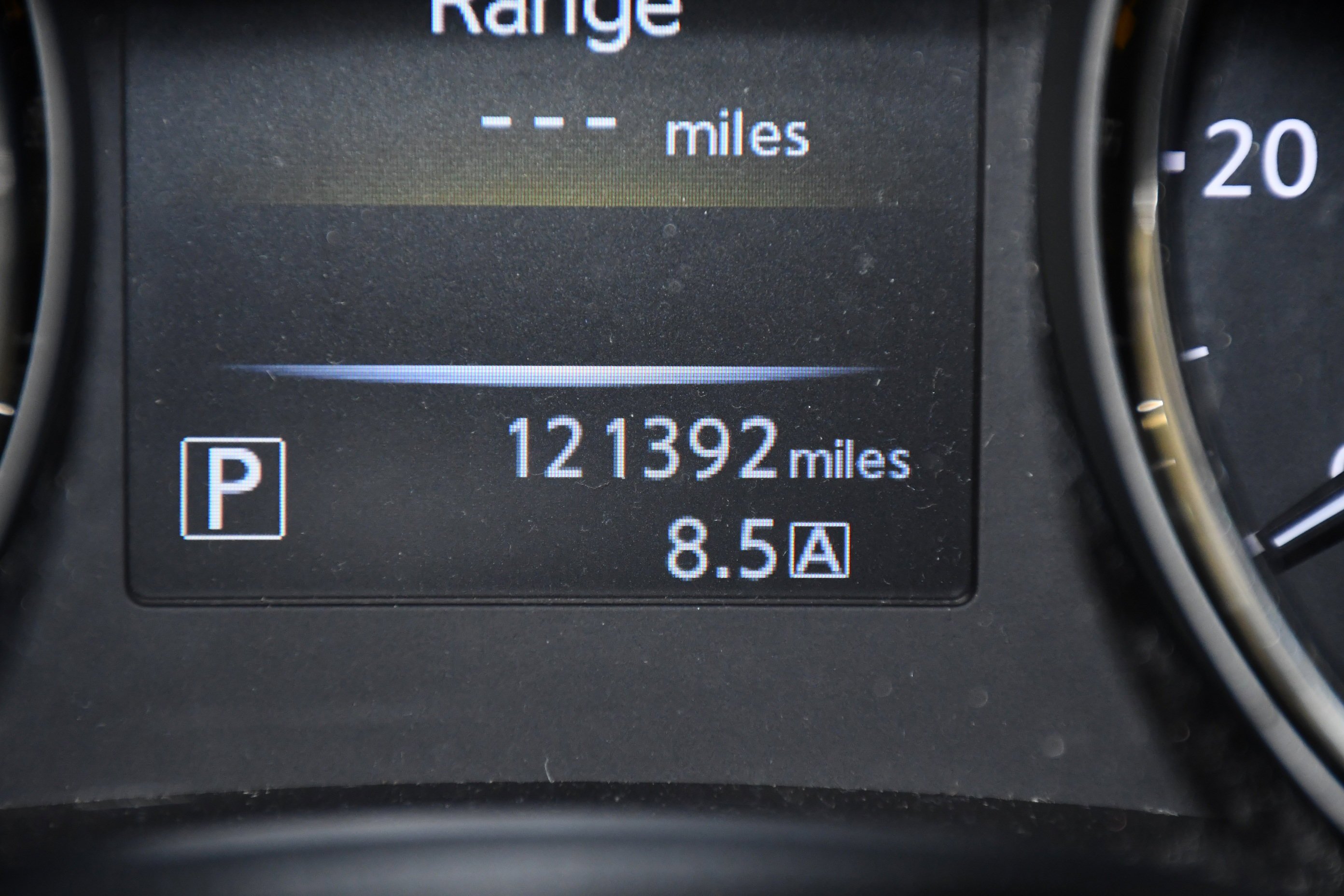 Used 2015 Glacier White Nissan S image 17