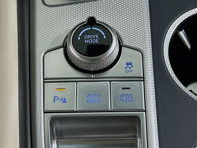 New 2026 White Genesis 2.5T Prestige image 22