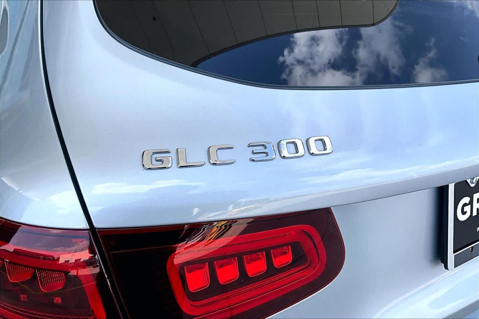 Used 2022 Black Mercedes-Benz GLC 300 image 28