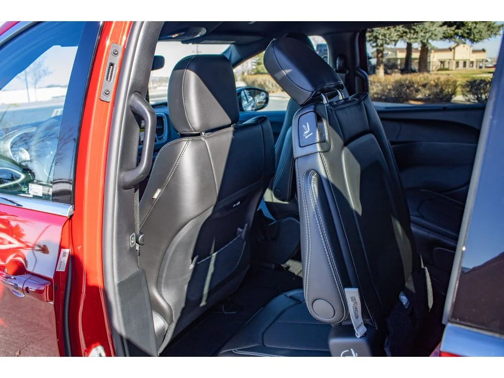 New 2026 Red Hot Pearlcoat Chrysler Select image 38