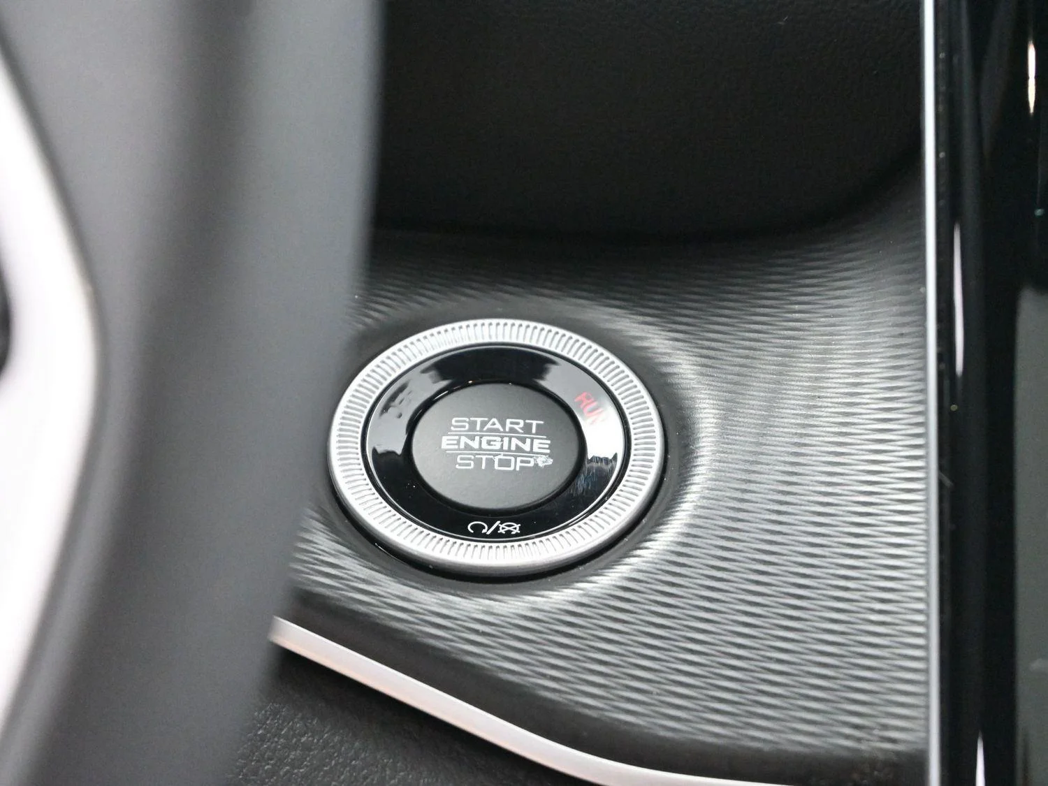 Used 2023 White Jeep Altitude image 23
