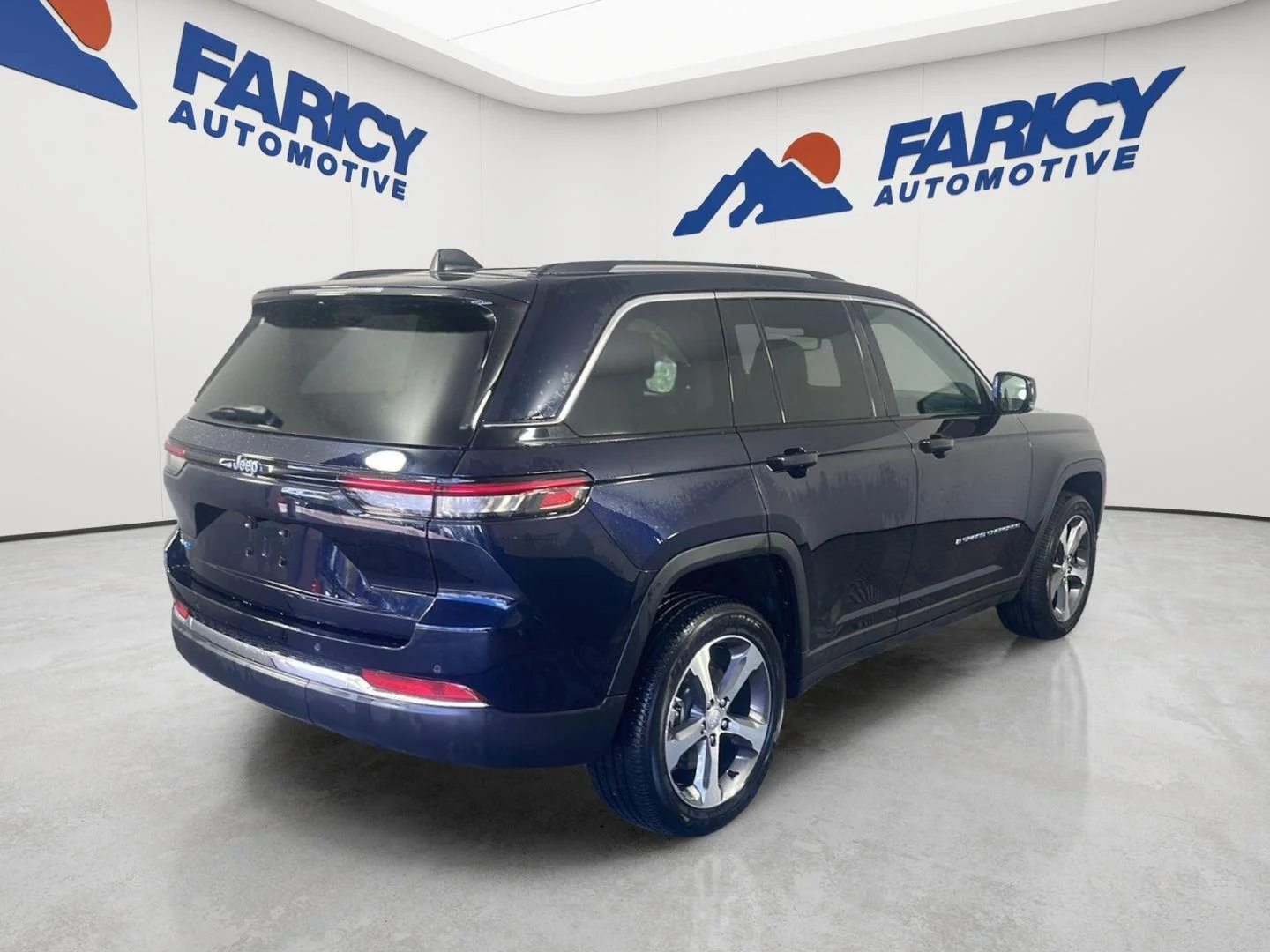 Used 2024 Midnight Sky Jeep 4xe image 7